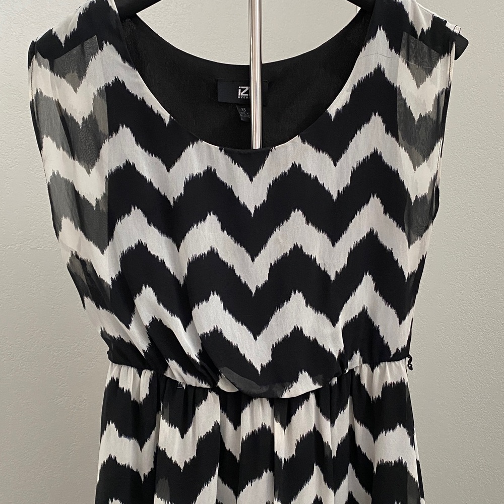 Iz Byer Black and White Chevron Dress